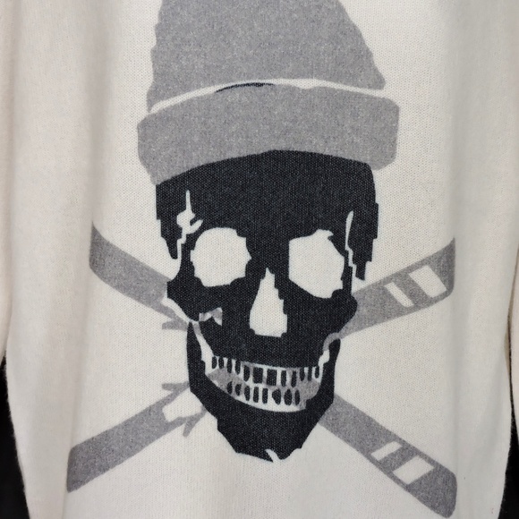 SKULL CASHMERE ⚜WOMEN'S OFF WHITE WINTER FASHION SWEATER - Picture 2 of 4